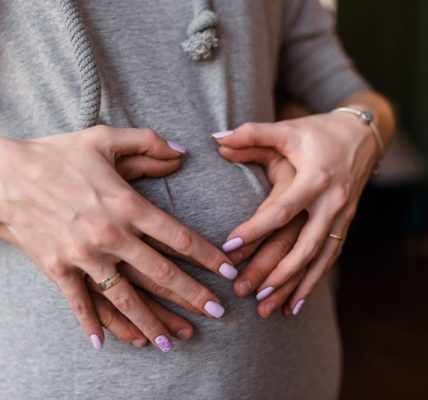 Ciąża a wykonanie manicure hybrydowego
