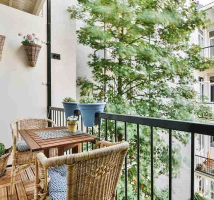 Jak stworzyć mini ogród na niewielkim balkonie – porady i triki Jak zaaranżować uroczy ogródek na małej przestrzeni balkonowej Optymalne wykorzystanie przestrzeni – urządzamy ogród na małym balkonie Pomysły na zielony zakątek – aranżacja małego balkonu w stylu ogrodowym Mały balkon wielkie możliwości – jak zaaranżować zieloną oazę Jak zaprojektować ogród na balkonie o ograniczonej powierzchni Tworzenie małego balkonowego raju – inspiracje dla miejskich ogrodników Przekształć swój balkon w miniaturowy ogród – praktyczne wskazówki Urządzanie balkonu – sekrety przytulnego mini ogródka w bloku Zielone aranżacje – jak zmieścić ogród na maleńkim balkonie